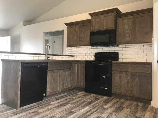 Building Photo - Pet Friendly Caldwell Home!