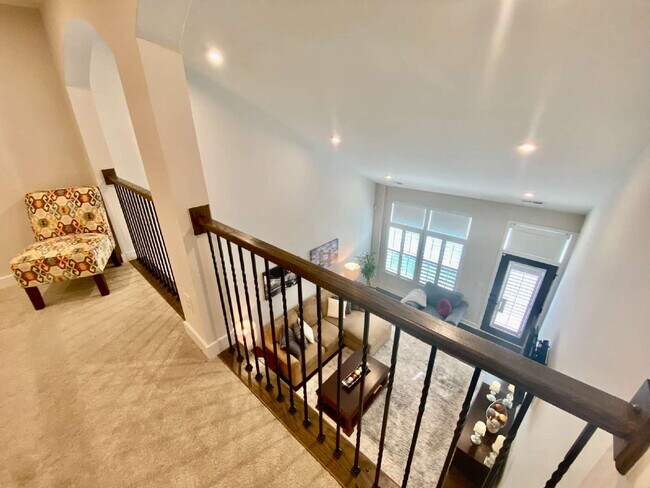 Building Photo - GORGEOUS TOWNHOME IN SOUTH PARK