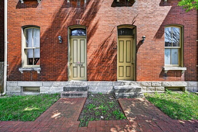 Building Photo - 1704 S Tucker Blvd
