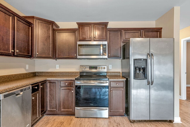 Building Photo - 168 Pine Hollow Rd