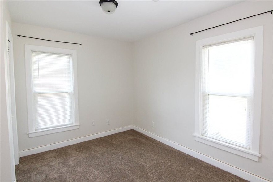 Building Photo - 307 W Welsh St