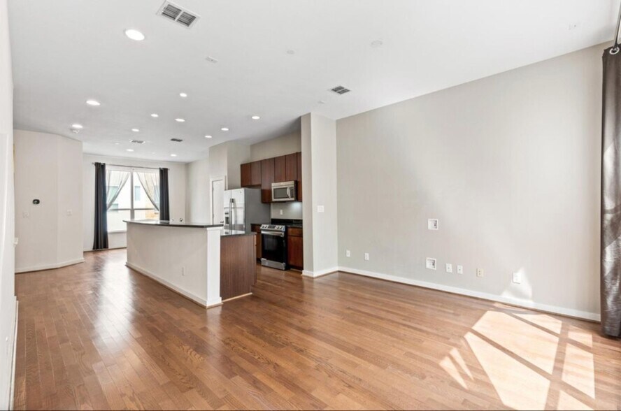 Building Photo - 3800 Holland Ave