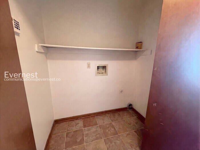 Building Photo - 4930 Sprangler Dr