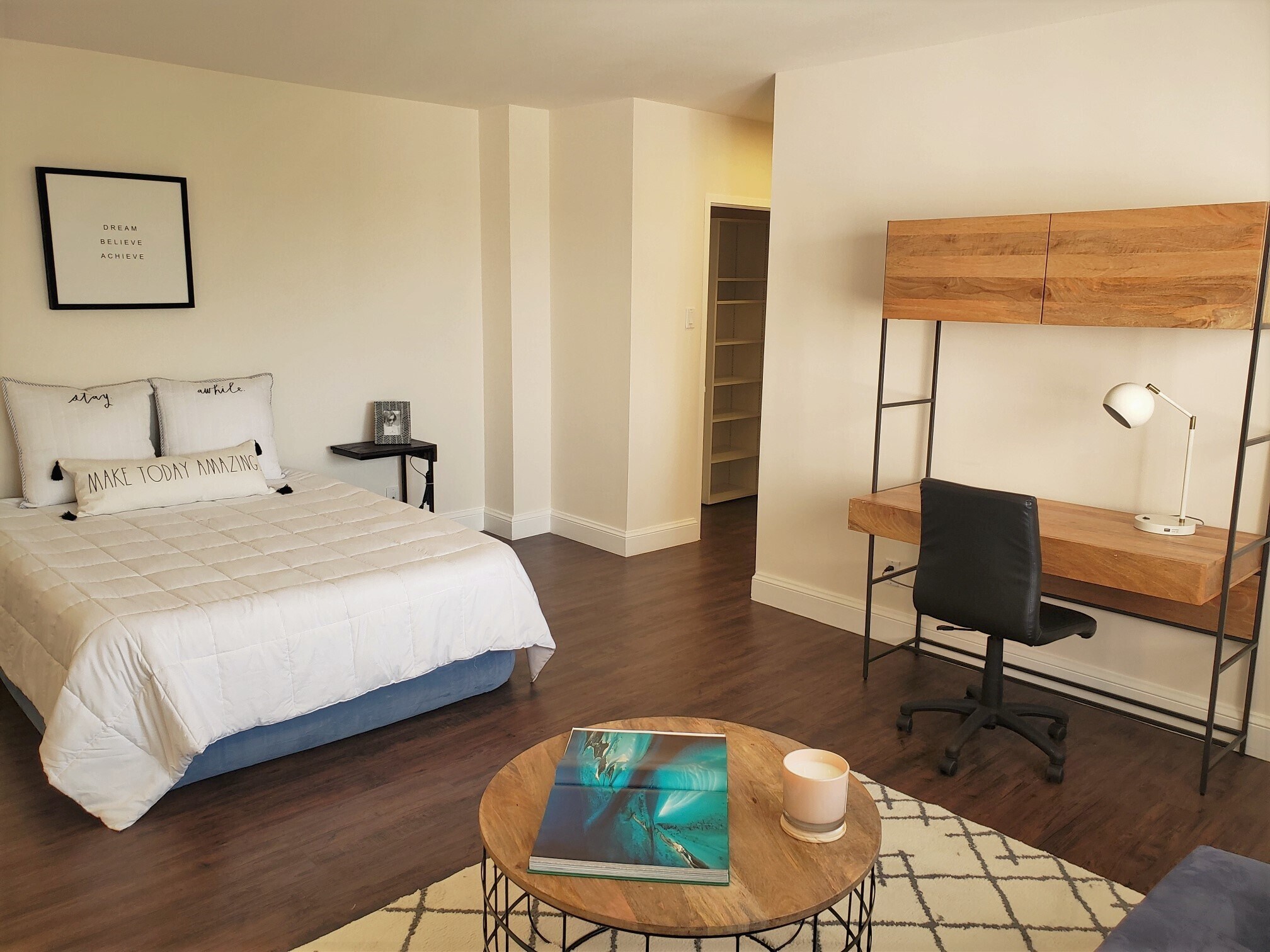 Building Photo - 10401 Wilshire