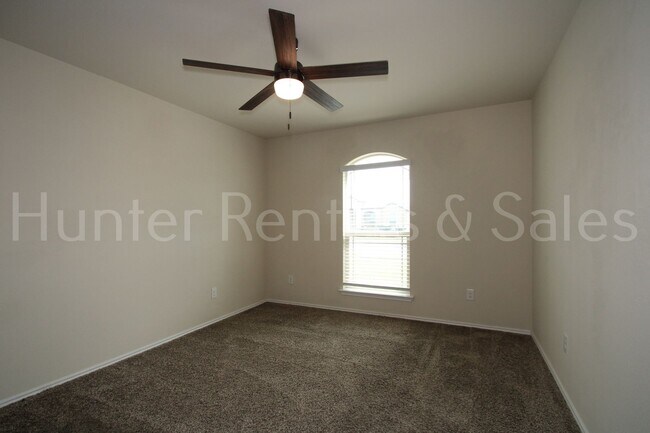 Building Photo - Classic Charm Meets Modern Comfort