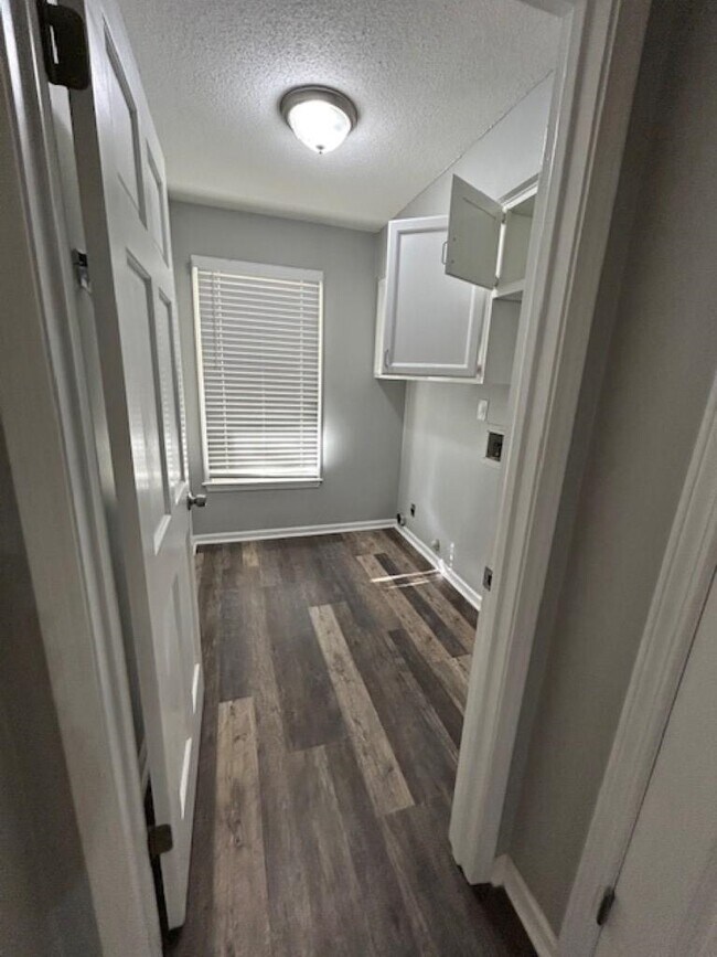 Building Photo - 496 Quail Crest Dr