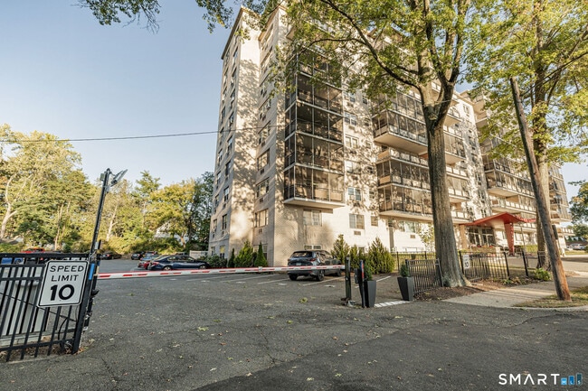 Building Photo - 80 Cartright St
