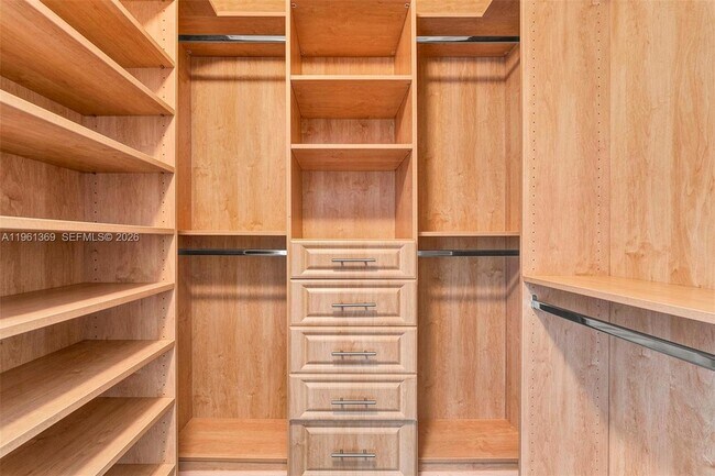 Building Photo - 1518 Maple Dr