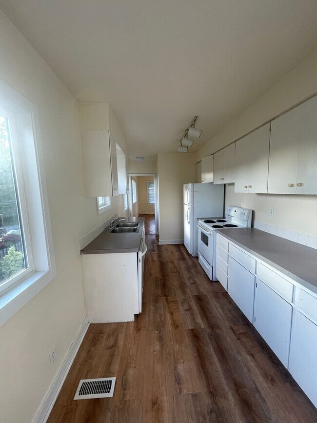 Building Photo - 3414-3418 SE Vineyard Rd Milwaukie, OR 97267