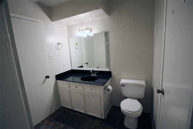 Building Photo - 4105 Vista Rd