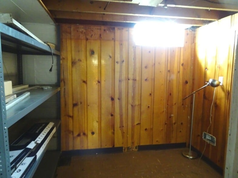 Building Photo - 28833 Hollywood