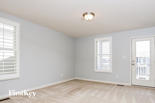 Building Photo - 6021 New Town Dr