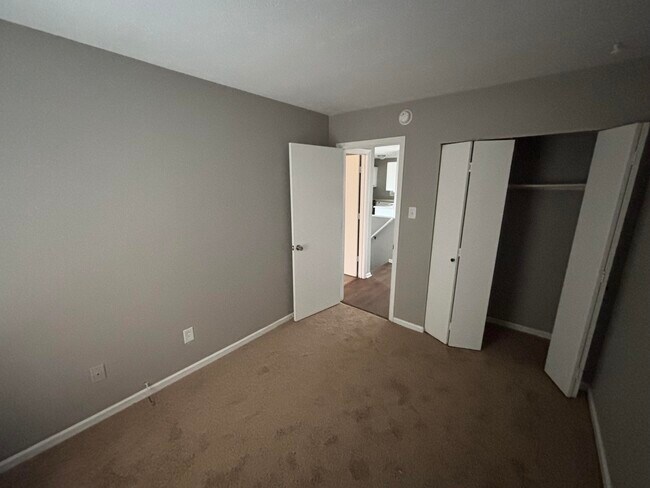 Building Photo - 1177 Mt Rushmore Way