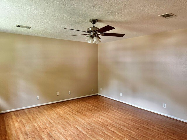 Building Photo - 30507 Quinn Rd