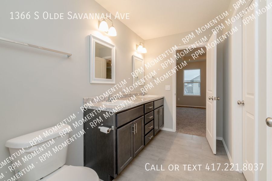 Building Photo - 1366 S Olde Savannah Ave