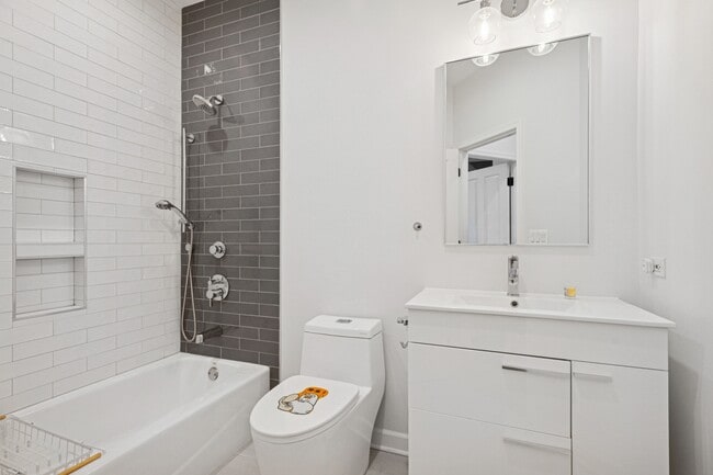 Building Photo - 453 N Clinton St