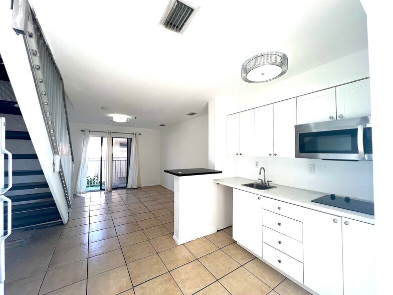 Building Photo - 1134 NW 5th St