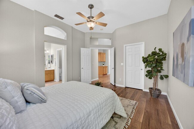 Building Photo - 2726 Genesee Dr