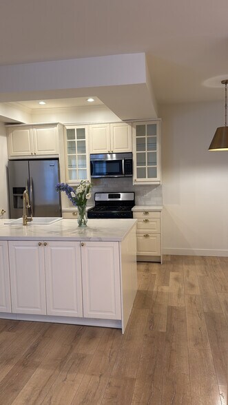 Kitchen with nook area - 10021 Tabor St