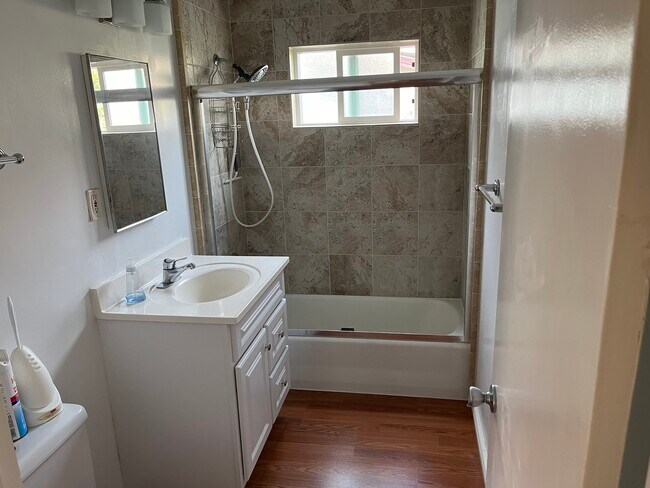 Building Photo - 511 Broadway St