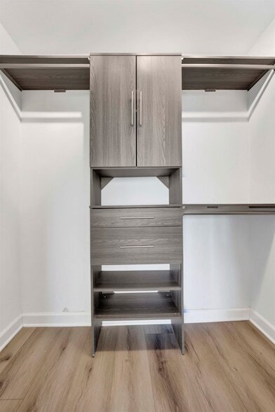 Building Photo - 30 E Huron St