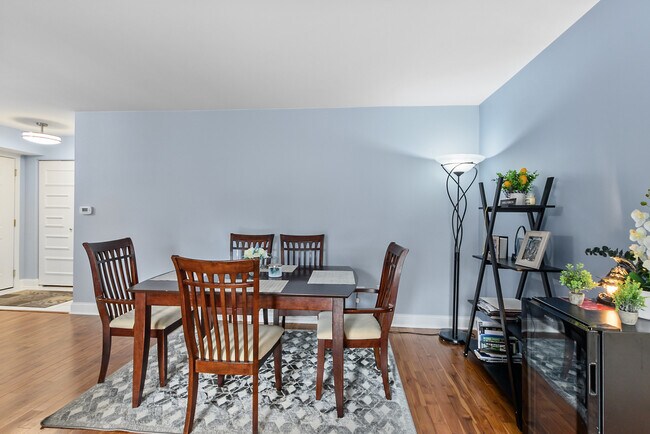 Building Photo - 11112 E Cove Cir