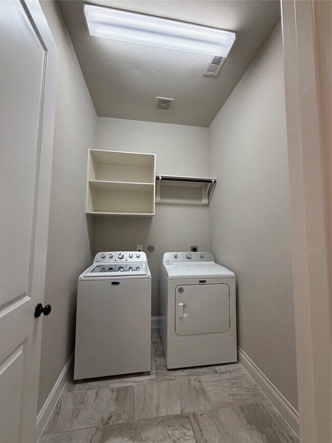 Building Photo - 3319 Sky Run Ct