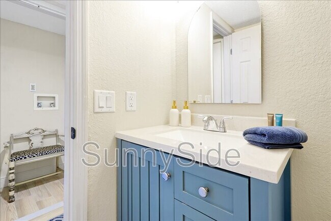 Building Photo - 42 Nottingham Way