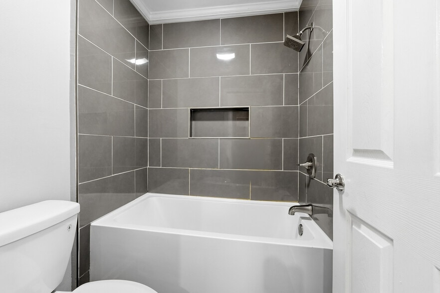 Building Photo - 2071 Defoors Ferry Rd NW