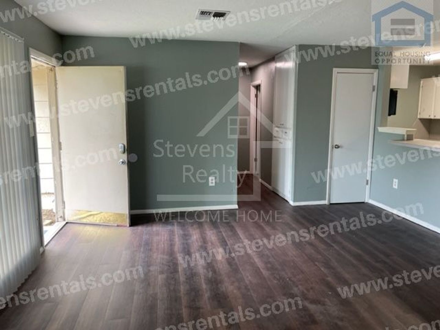 Building Photo - 426 NW Greenmeadow Dr