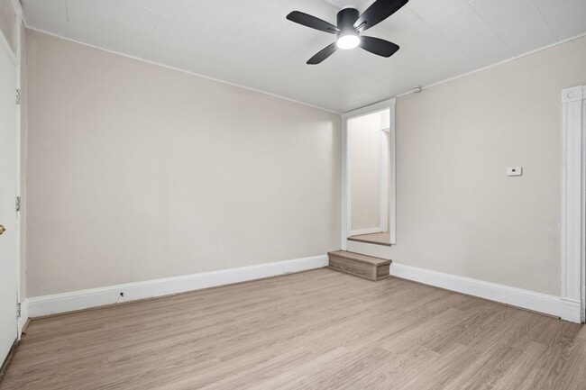 Building Photo - **Private Bloomfield 2BR Retreat – Walk to Liberty Ave, Steps from It All (15224)**