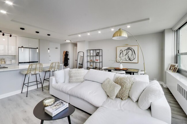 Building Photo - 1255 N Sandburg Terrace