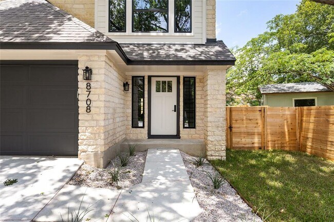 Building Photo - 8708 Cretys Cove