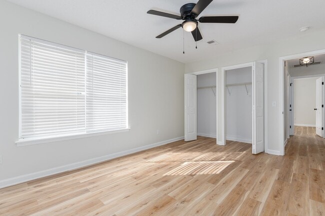 Building Photo - Beautifullly renovated home with easy access to I-26