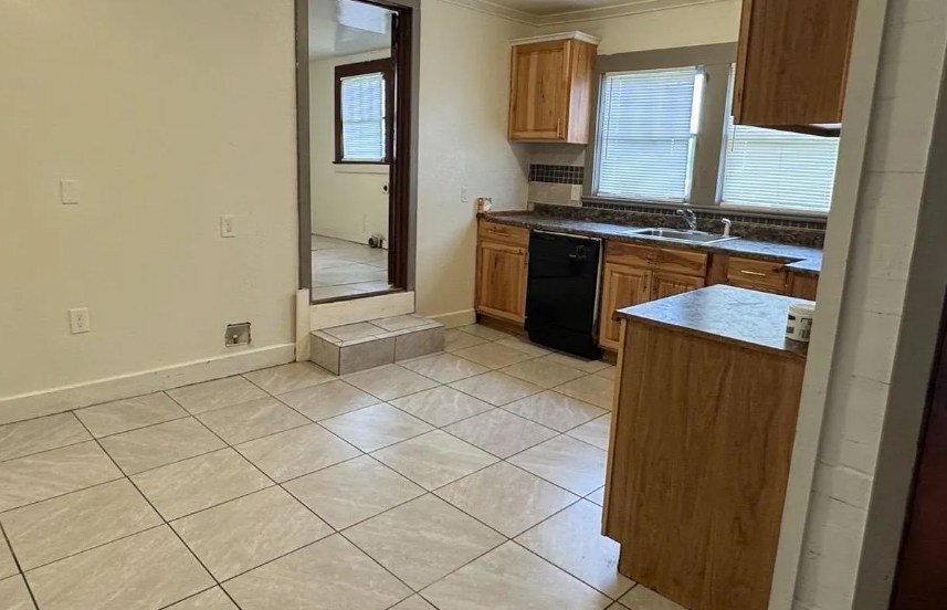 Building Photo - 3515 Carver Ave SW