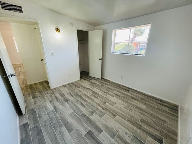 Building Photo - ***MOVE-IN SPECIAL*** Fully Remodeled 2 Be...