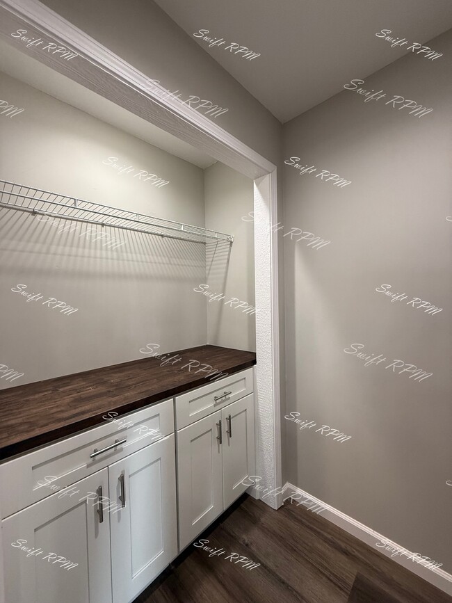 Building Photo - 707 N 2nd St