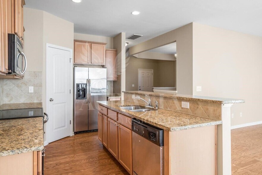 Building Photo - 4430 Hillsgrove Rd