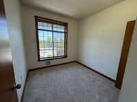 Building Photo - 910 Gladstone St