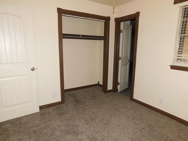 Building Photo - 4813 Woodview Dr
