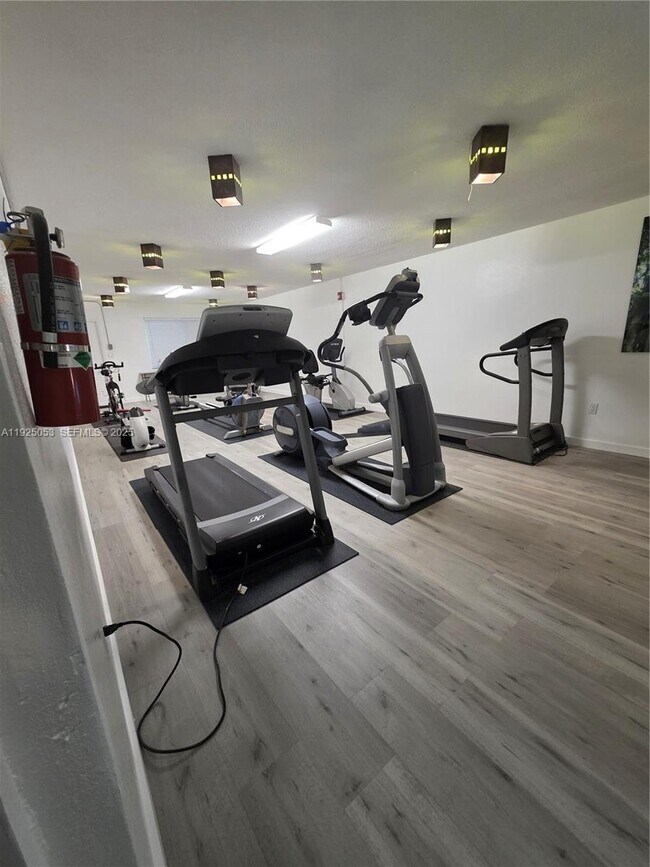 Building Photo - 1351 NE 191st St