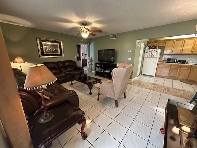 Building Photo - 325 Knotty Pine Cir