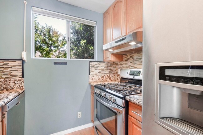 Building Photo - 643 Nautilus St