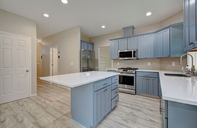 Building Photo - Large 2 Story 4bd 2.5ba Home in Vancouver