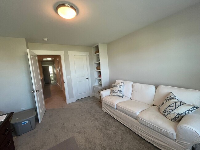 Building Photo - 7404 Springwater Dr