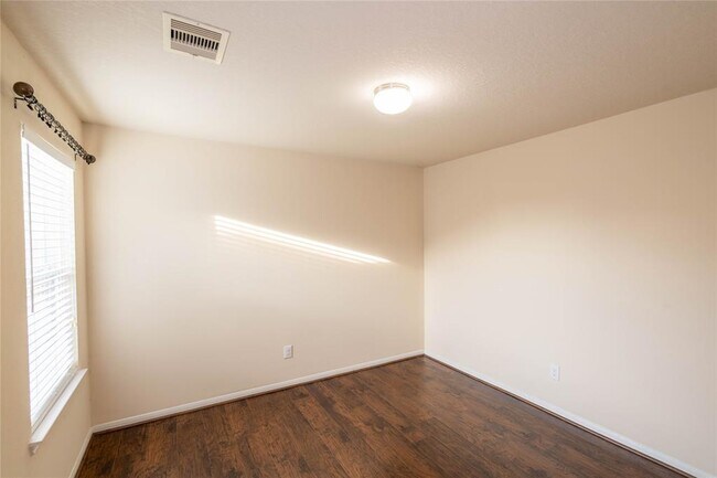 Building Photo - 9960 Yearling Pl