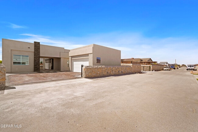 Building Photo - 2332 Mike Price Dr