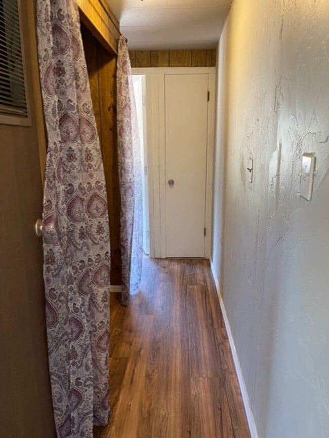 Building Photo - 2 Bedroom In Bridgeport on .36 of an acre-...