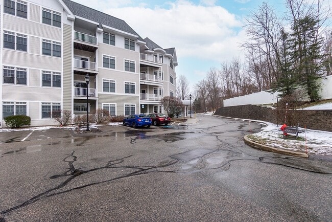 Building Photo - 614 Pond St