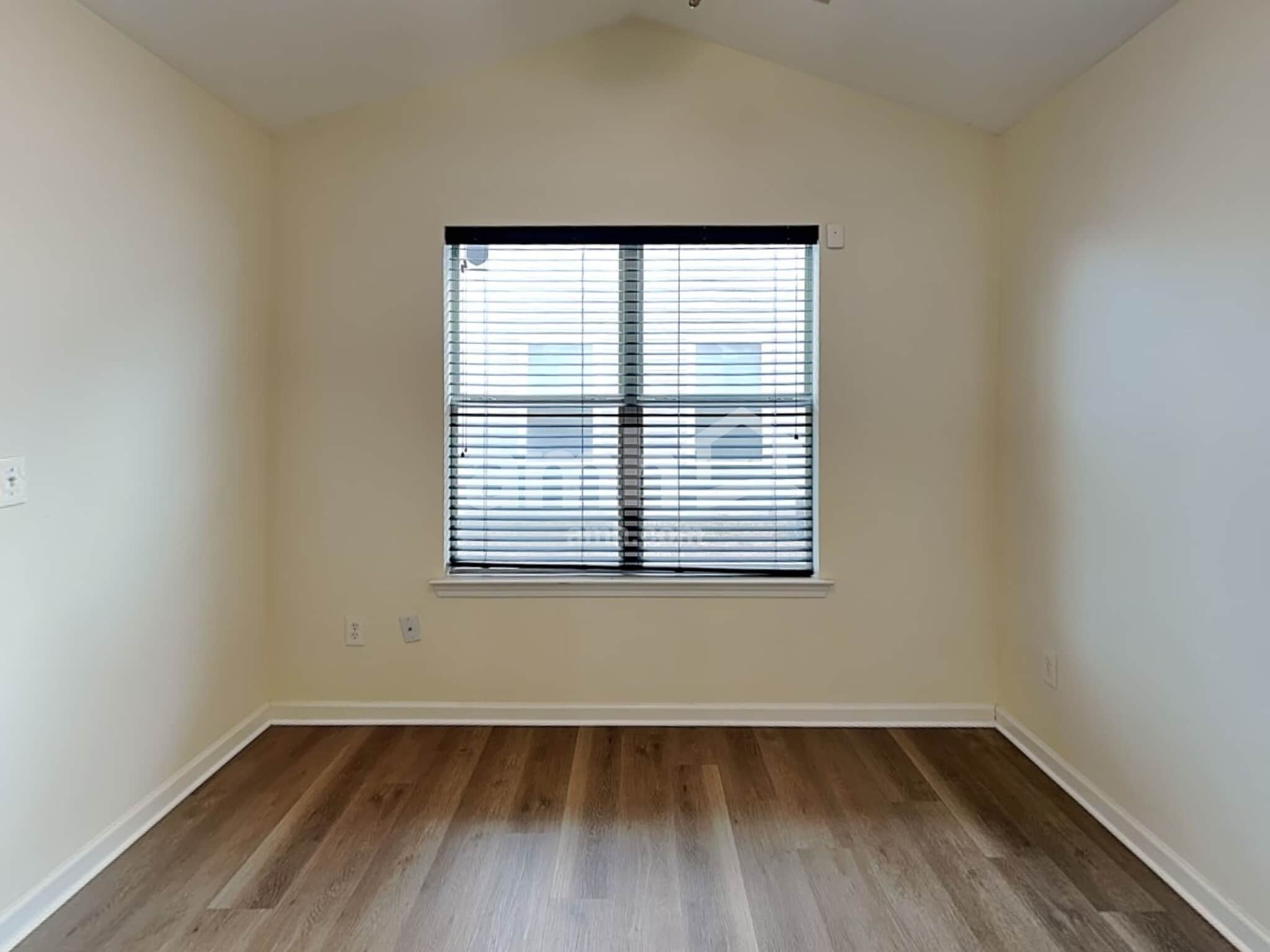 Building Photo - 70 Camden Way